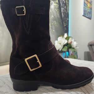 NWT.Elegant Dark Brown Suede Combat Boots